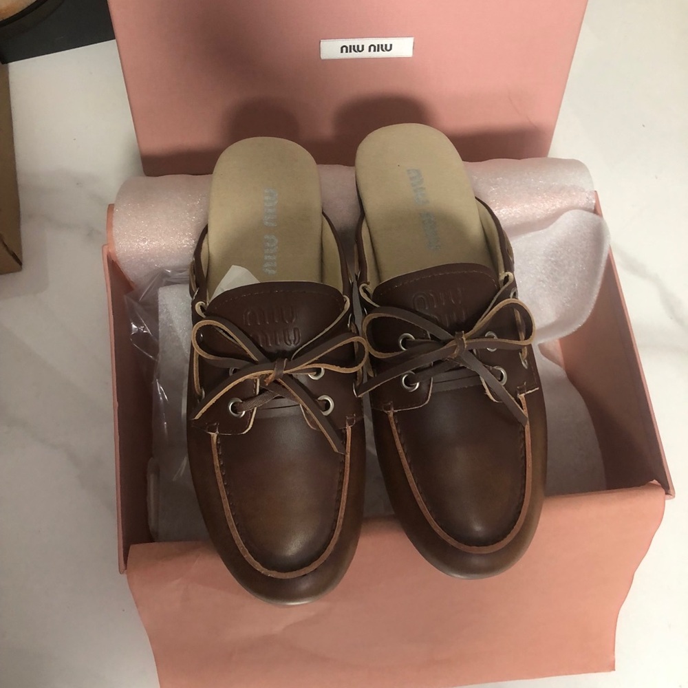 Miu Miu Elegant Bow - detail Leather Mules - Picture 2 of 11